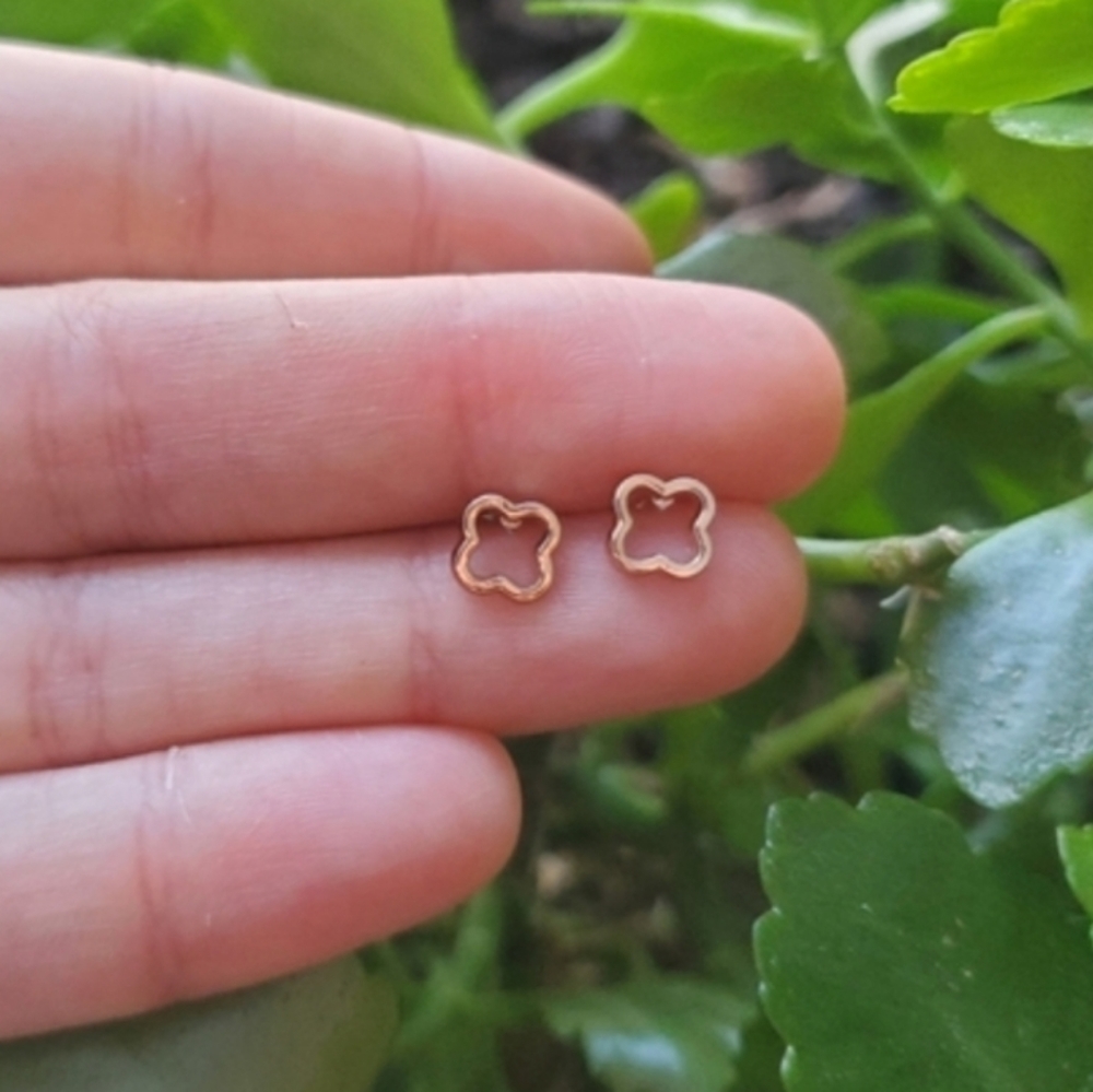 NWOT Tiny 6mm Gold 4-Leaf Clover Stud Earrings